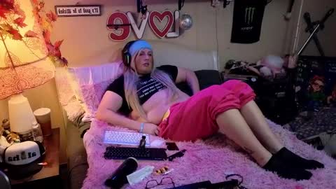 Snapshot of blakelytgirl chatting on 5, 2, 2025 Blakely Morningstar online show from 5, 2, 2025