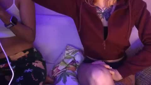 2girls1blunt online show from 6, 12, 2024