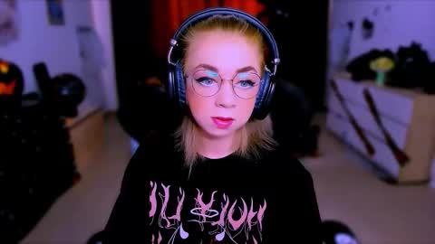 Nicole online show from 18, 10, 2025