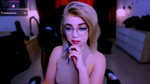 Nicole online show from 6, 11, 2025