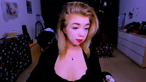 Nicole online show from 8, 11, 2025