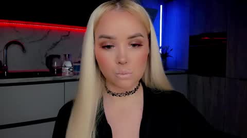 Snapshot of blond_diamond chatting on 15, 1, 2025 Lana online show from 15, 1, 2025
