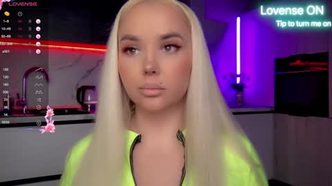 Snapshot of blond_diamond chatting on 22, 1, 2025 Lana online show from 22, 1, 2025
