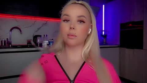 Snapshot of blond_diamond chatting on 25, 1, 2025 Lana online show from 25, 1, 2025