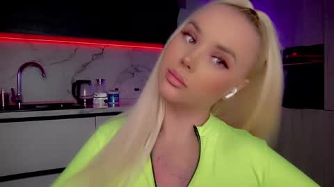 Snapshot of blond_diamond chatting on 25, 1, 2025 Lana online show from 25, 1, 2025