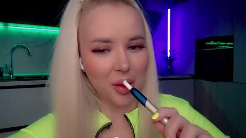 Snapshot of blond_diamond chatting on 21, 2, 2025 Lana online show from 21, 2, 2025