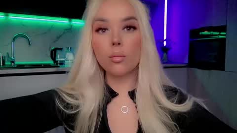 Snapshot of blond_diamond chatting on 23, 2, 2025 Lana online show from 23, 2, 2025