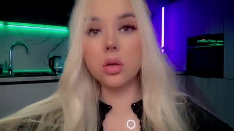 Snapshot of blond_diamond chatting on 24, 2, 2025 Lana online show from 24, 2, 2025