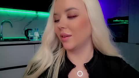 Snapshot of blond_diamond chatting on 24, 2, 2025 Lana online show from 24, 2, 2025