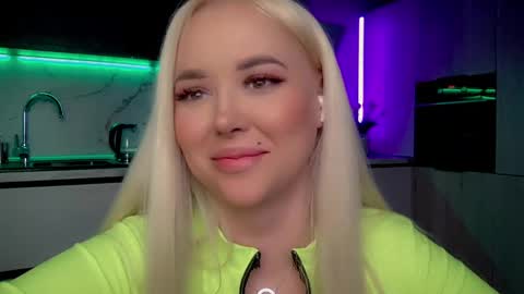 Snapshot of blond_diamond chatting on 6, 3, 2025 Lana online show from 6, 3, 2025
