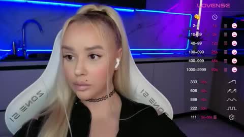 Snapshot of blond_diamond chatting on 12, 9, 2025 Lana online show from 12, 9, 2025