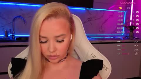 Snapshot of blond_diamond chatting on 13, 9, 2025 Lana online show from 13, 9, 2025