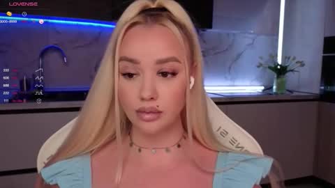 Snapshot of blond_diamond chatting on 20, 9, 2025 Lana online show from 20, 9, 2025