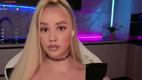 Snapshot of blond_diamond chatting on 23, 9, 2025 Lana online show from 23, 9, 2025
