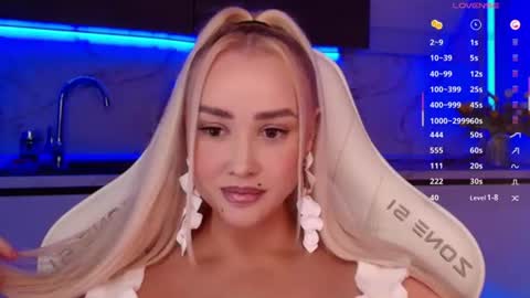 Snapshot of blond_diamond chatting on 7, 7, 2026 Lana online show from 7, 7, 2026