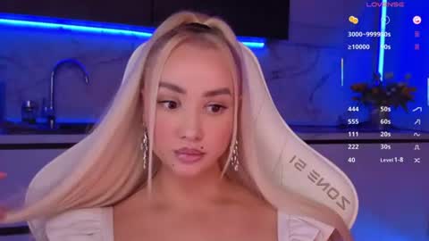 Snapshot of blond_diamond chatting on 9, 7, 2026 Lana online show from 9, 7, 2026