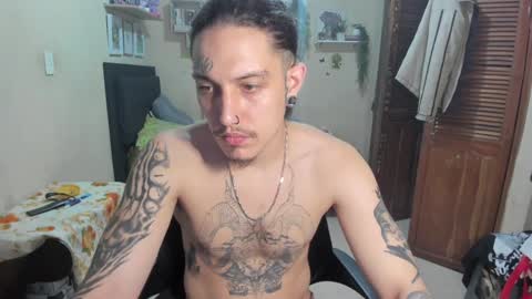 Snapshot of blondandtattooface chatting on 29, 1, 2025 blondandtattooface online show from 29, 1, 2025