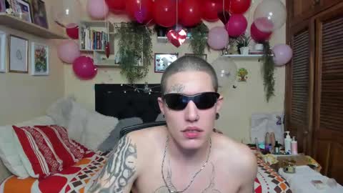 Snapshot of blondandtattooface chatting on 15, 2, 2025 blondandtattooface online show from 15, 2, 2025