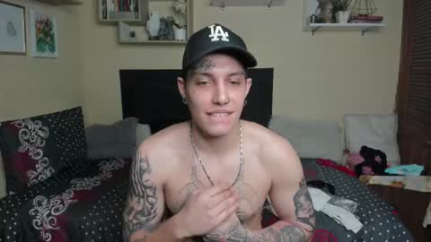 Snapshot of blondandtattooface chatting on 11, 3, 2025 blondandtattooface online show from 11, 3, 2025