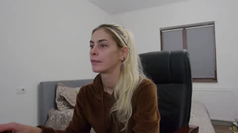 Snapshot of blonde4pasion chatting on 6, 12, 2024 blonde4pasion online show from 6, 12, 2024
