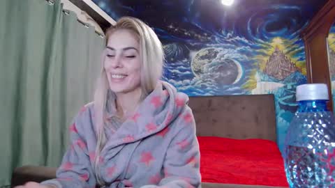 Snapshot of blonde4pasion chatting on 22, 1, 2025 blonde4pasion online show from 22, 1, 2025