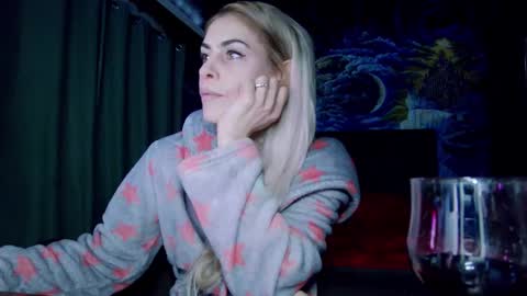 Snapshot of blonde4pasion chatting on 25, 1, 2025 blonde4pasion online show from 25, 1, 2025