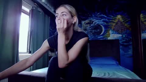 Snapshot of blonde4pasion chatting on 12, 9, 2025 blonde4pasion online show from 12, 9, 2025
