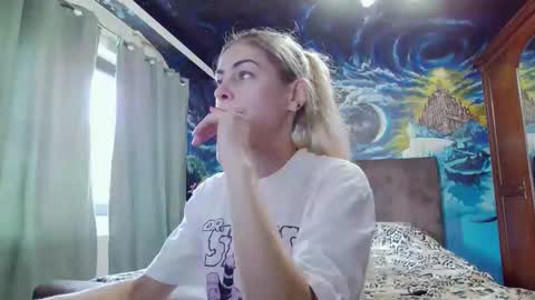 Snapshot of blonde4pasion chatting on 10, 10, 2025 blonde4pasion online show from 10, 10, 2025