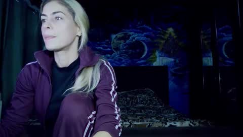 Snapshot of blonde4pasion chatting on 11, 10, 2025 blonde4pasion online show from 11, 10, 2025