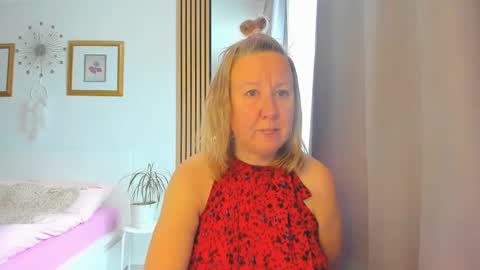 Snapshot of blonde_angel20 chatting on 12, 3, 2025 Nicole online show from 12, 3, 2025
