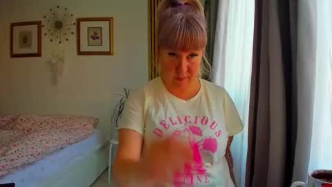 Nicole online show from 15, 4, 2026