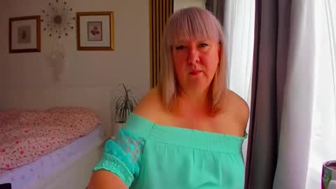 Nicole online show from 16, 4, 2026