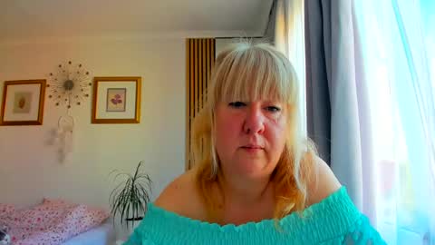 Snapshot of blonde_angel20 chatting on 18, 6, 2026 Nicole online show from 18, 6, 2026