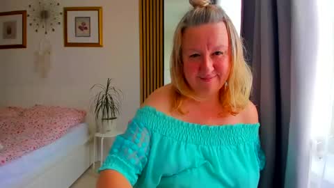 Snapshot of blonde_angel20 chatting on 21, 6, 2026 Nicole online show from 21, 6, 2026