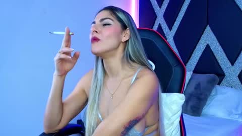 Snapshot of blonde_cat1515 chatting on 7, 10, 2025 alejandra online show from 7, 10, 2025