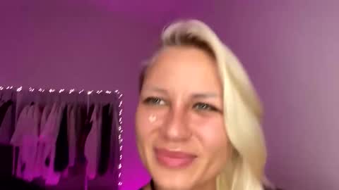 blonde_fuck_couple online show from 26, 3, 2026