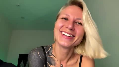 Snapshot of blonde_fuck_couple chatting on 6, 6, 2026 blonde_fuck_couple online show from 6, 6, 2026