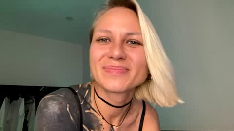 Snapshot of blonde_fuck_couple chatting on 14, 6, 2026 blonde_fuck_couple online show from 14, 6, 2026