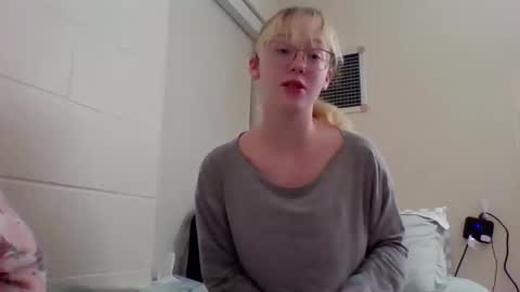 Snapshot of blonde_katie chatting on 7, 12, 2024 Katie online show from 7, 12, 2024