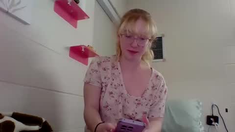 Snapshot of blonde_katie chatting on 29, 1, 2025 Katie online show from 29, 1, 2025