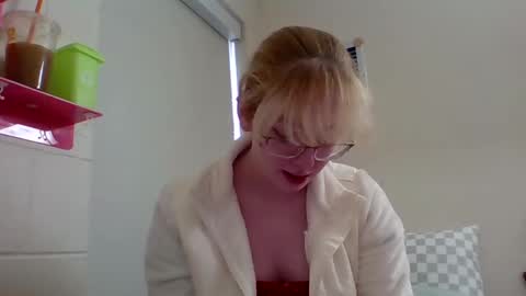 Snapshot of blonde_katie chatting on 14, 2, 2025 Katie online show from 14, 2, 2025