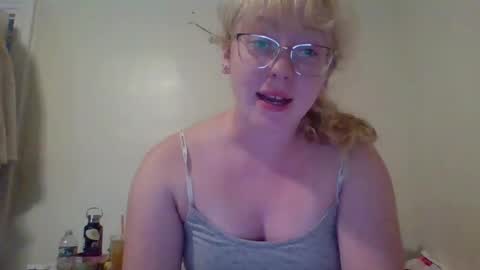 Snapshot of blonde_katie chatting on 11, 7, 2026 Katie online show from 11, 7, 2026