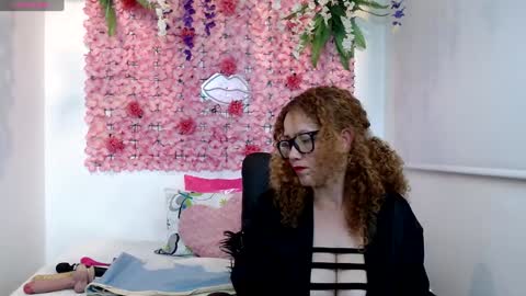 blonde_squirt_ online show from 31, 1, 2025