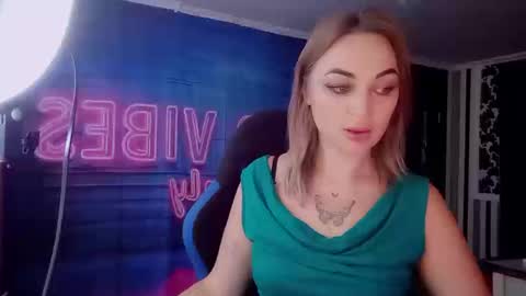 Snapshot of blonde_temptation chatting on 19, 9, 2025 Meryem online show from 19, 9, 2025