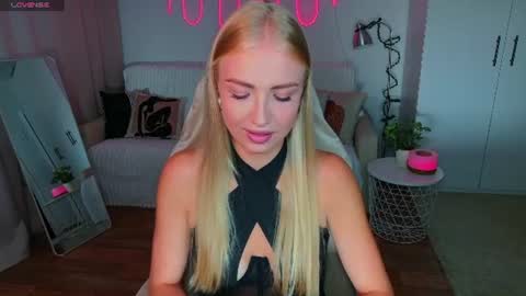 Snapshot of blonde_vibe chatting on 2, 7, 2026 Nessa online show from 2, 7, 2026