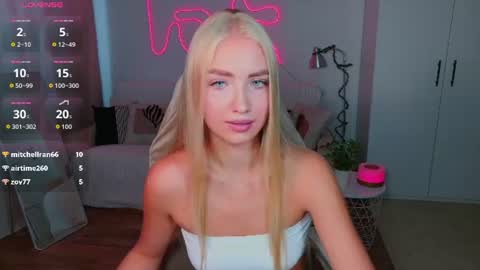 Snapshot of blonde_vibe chatting on 23, 7, 2026 Nessa online show from 23, 7, 2026
