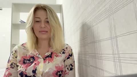 blondie_xoxoxo online show from 23, 9, 2025