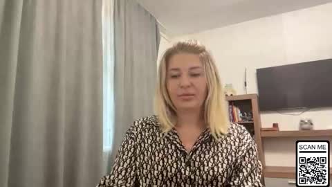 blondie_xoxoxo online show from 3, 10, 2025