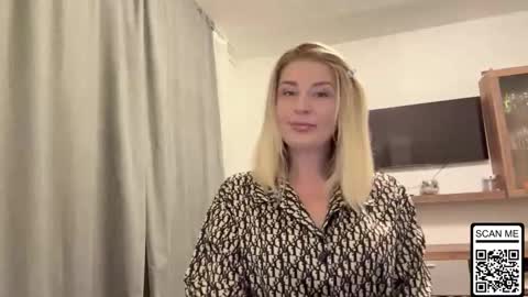 blondie_xoxoxo online show from 11, 10, 2025