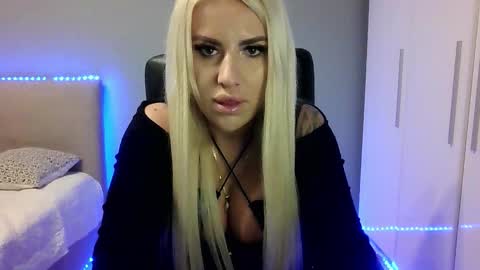 BlondLeyla online show from 1, 11, 2025